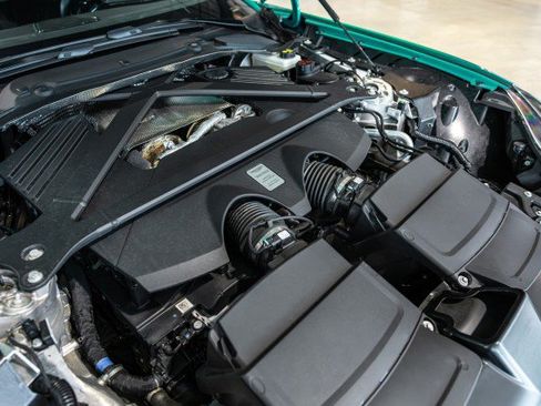 Used 2025 Aston Martin V8 Vantage Coupe RWD image 22