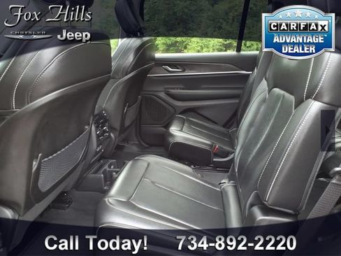 Used 2023 Jeep Grand Cherokee L Limited AWD/4WD image 13