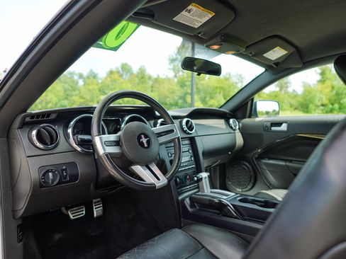 Used 2007 Ford Mustang Premium RWD image 8