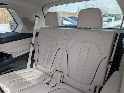 Used 2026 BMW X7 xDrive40i w/ Executive Package image 11