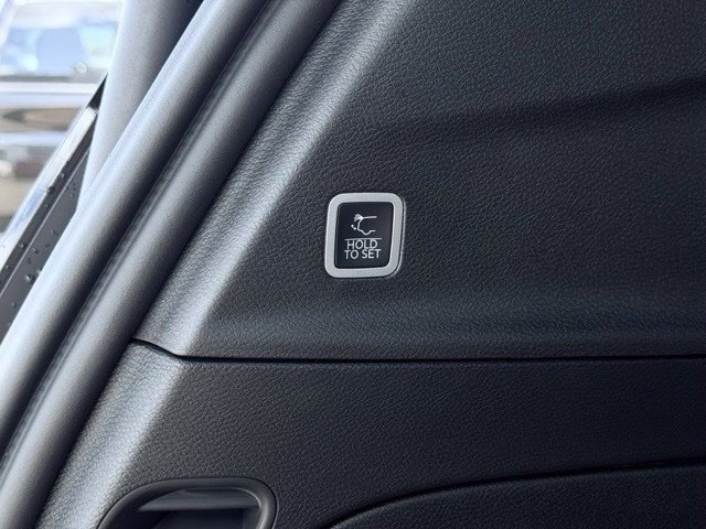 New 2027 Chrysler Pacifica Select FWD image 11