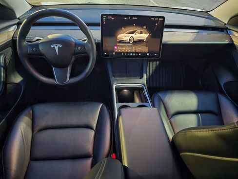Used 2023 Tesla Model 3 Standard Range image 18