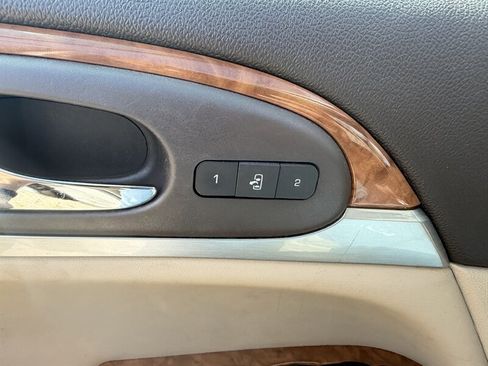 Used 2012 Buick Enclave Leather AWD/4WD image 25