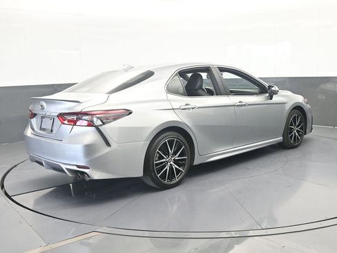 Used 2024 Toyota Camry SE w/ Convenience Package FWD image 6