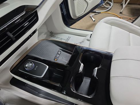 New 2026 Buick Enclave Avenir w/ Super Cruise Package AWD/4WD image 24