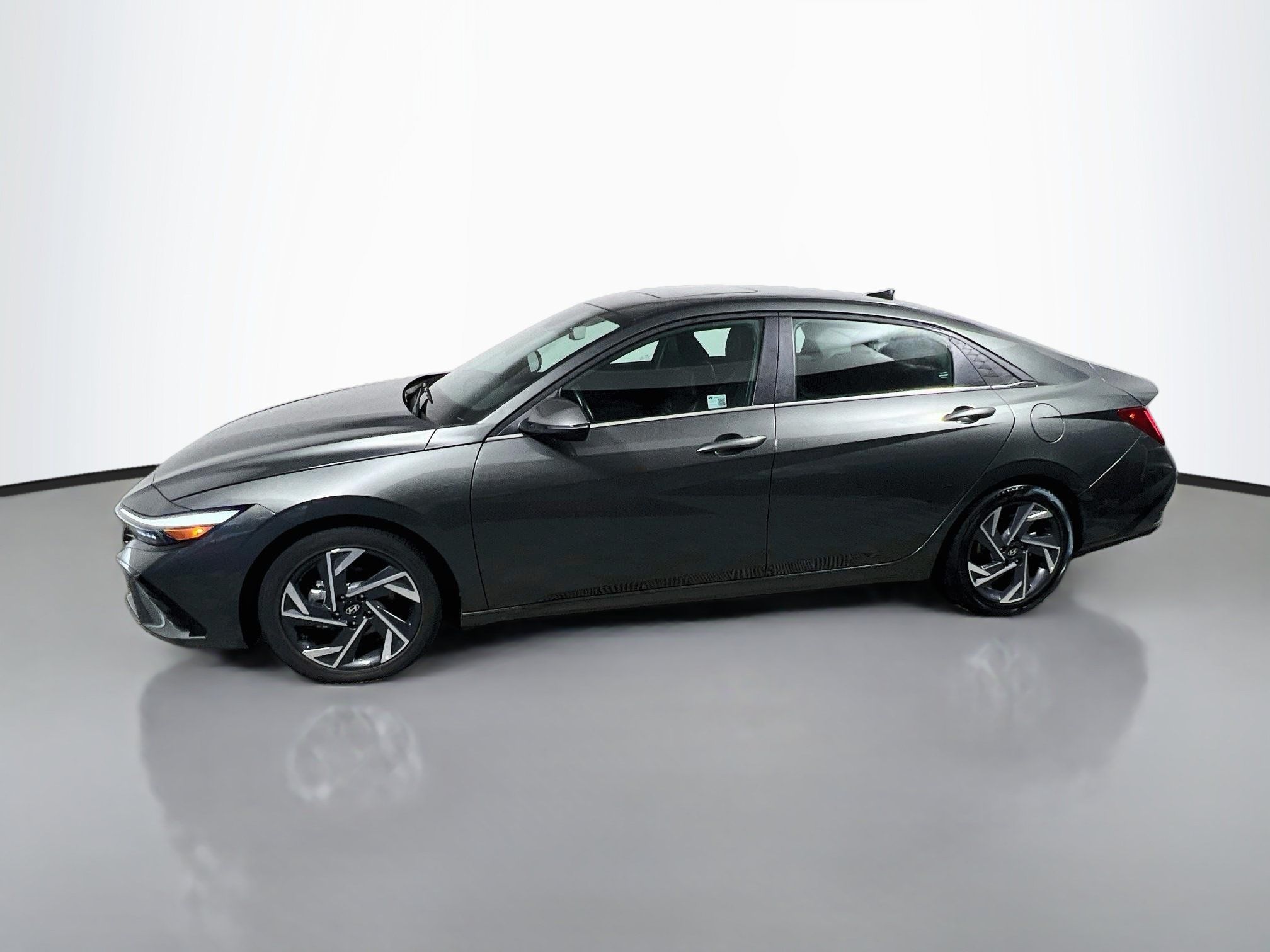 Used 2025 Hyundai Elantra Limited FWD image 9