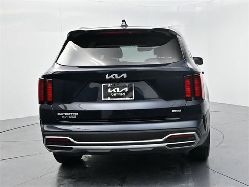 Certified 2023 Kia Sorento EX image 7