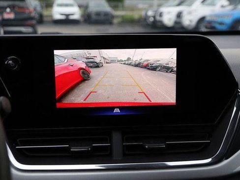 Used 2025 Chevrolet Trax LT FWD image 17