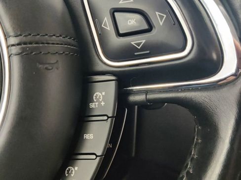 Used 2016 Jaguar XJ image 35