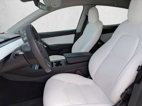 Used 2022 Tesla Model Y Performance image 11