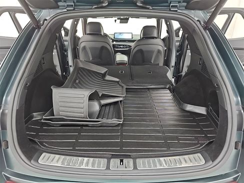 Used 2024 Genesis GV70 2.5T w/ Sport Prestige Package image 19