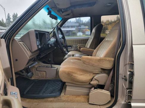Used 1993 Chevrolet Suburban 2500 image 10