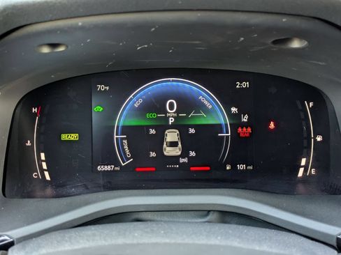 Used 2025 Toyota Camry SE w/ Convenience Package FWD image 17