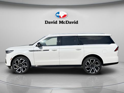 New 2026 Lincoln Navigator L Black Label AWD/4WD image 2