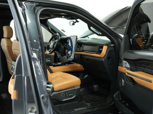 Used 2024 Ford Expedition Platinum AWD/4WD image 14