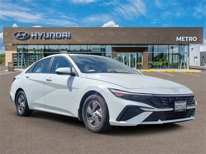 Used 2025 Hyundai Elantra SE