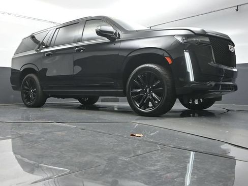 Used 2022 Cadillac Escalade ESV Sport Platinum AWD/4WD image 39