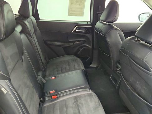 Used 2022 Mitsubishi Outlander SE image 22