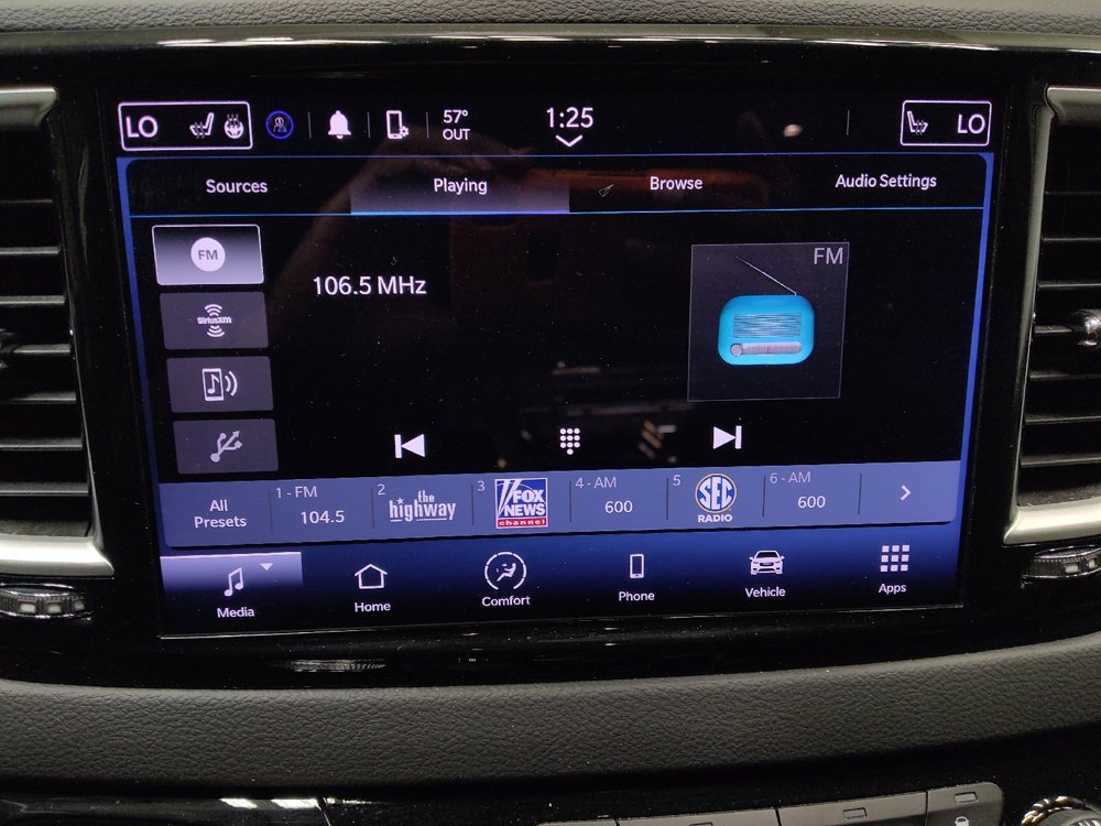 Used 2024 Chrysler Pacifica Touring-L FWD image 25