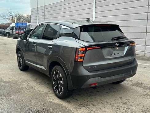 Used 2025 Nissan Kicks SV image 6