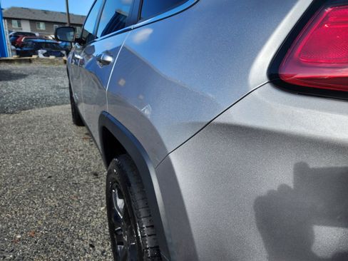 Used 2019 Jeep Cherokee Latitude Plus w/ Cold Weather Group image 34