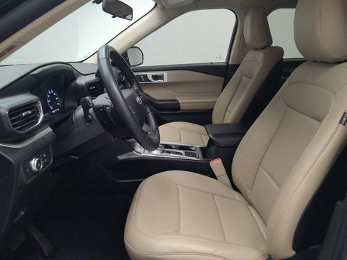 Used 2020 Ford Explorer XLT w/ Equipment Group 202A RWD image 17