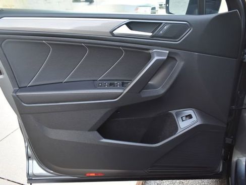 Used 2022 Volkswagen Tiguan SE R-Line image 19