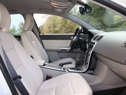 Used 2011 Volvo V50 T5 image 26