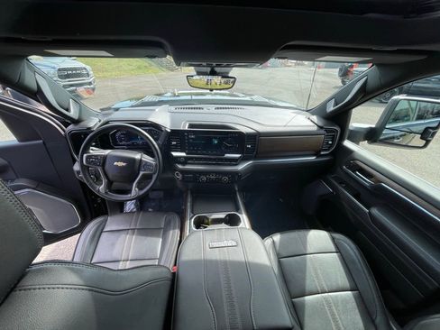 Used 2024 Chevrolet Silverado 2500 High Country w/ Technology Package image 3