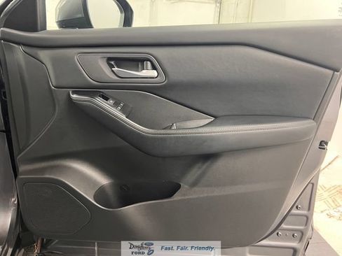 Used 2025 Nissan Rogue SV FWD image 37