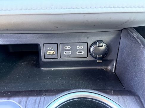 Used 2023 Toyota Highlander Limited image 26