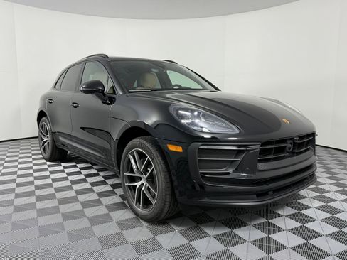 Certified 2026 Porsche Macan AWD/4WD image 7
