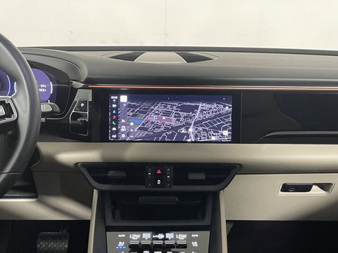 Used 2025 Porsche Macan Electric image 19