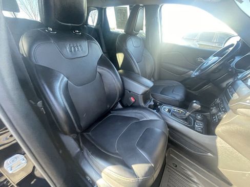 Used 2021 Jeep Cherokee Latitude Lux w/ Mopar Interior Package image 29