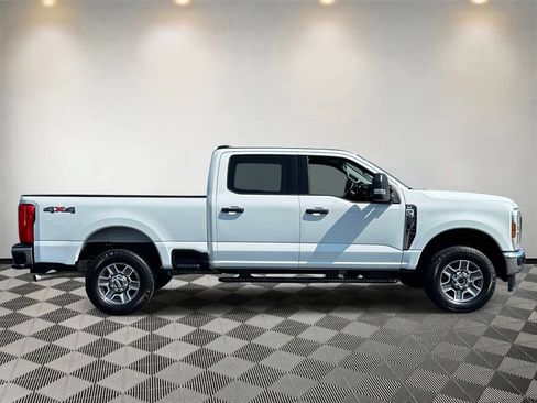 Used 2025 Ford F250 XLT AWD/4WD image 2