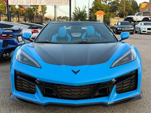 Used 2023 Chevrolet Corvette Z06 w/ Chrome Exterior Badge Package RWD image 3