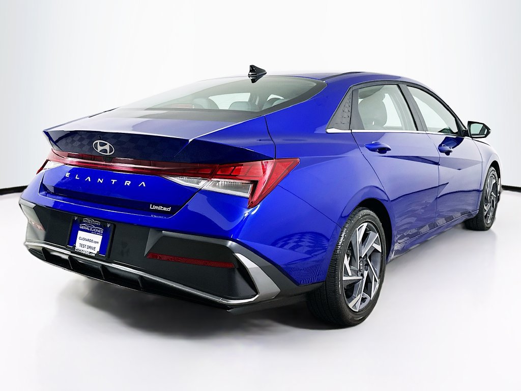 Used 2025 Hyundai Elantra Limited FWD image 7