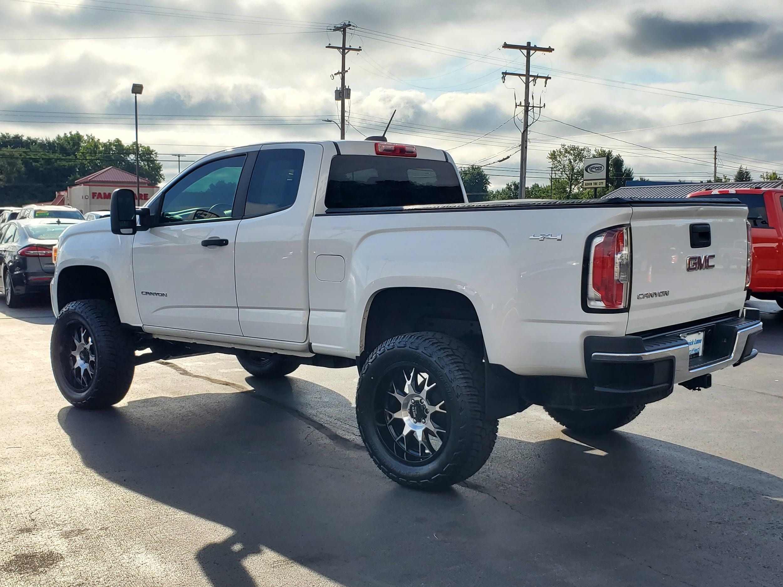 Used 2017 GMC Canyon 4x4 Extended Cab w/ Convenience Package image 3