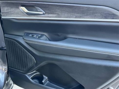 Used 2024 Jeep Grand Cherokee L Limited image 23