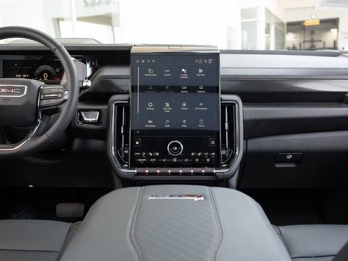 Used 2025 GMC Yukon AT4 AWD/4WD image 36