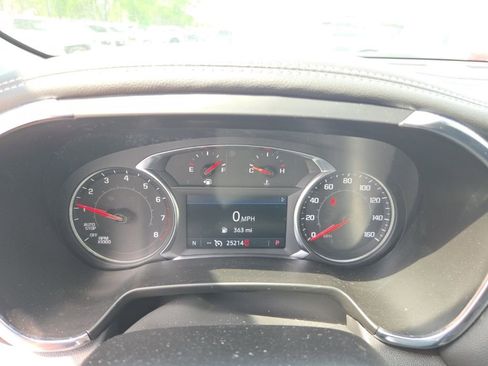 Used 2025 Chevrolet Blazer LT image 2