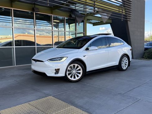 Used 2019 Tesla Model X 75D image 1