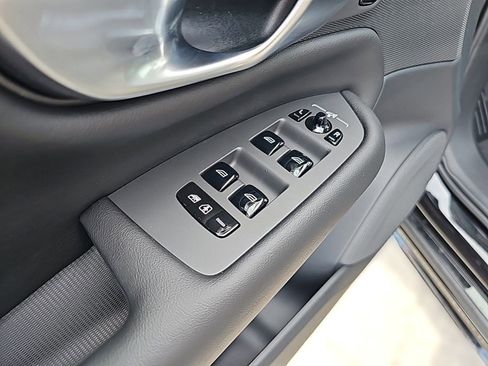 New 2024 Volvo XC90 T8 Plus w/ Protection Package Premier image 13