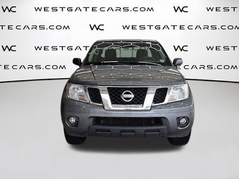 Used 2019 Nissan Frontier SV image 2