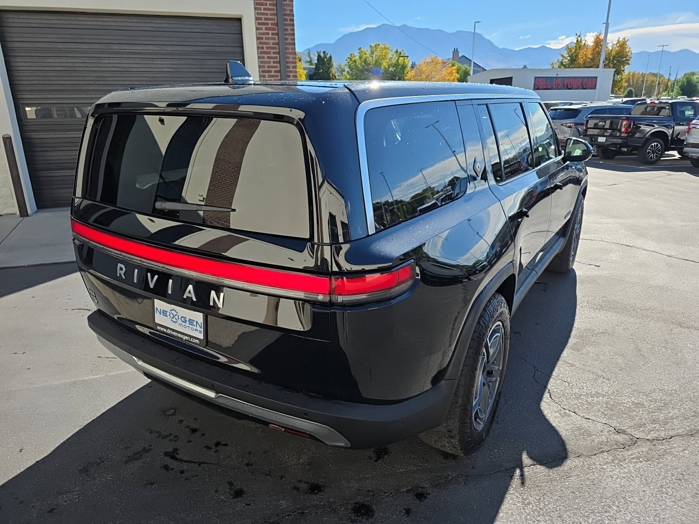 Used 2025 Rivian R1S Adventure Dual AWD/4WD image 29