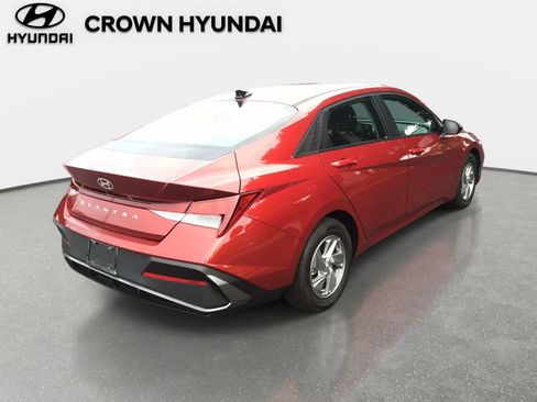 Certified 2026 Hyundai Elantra SE FWD image 4