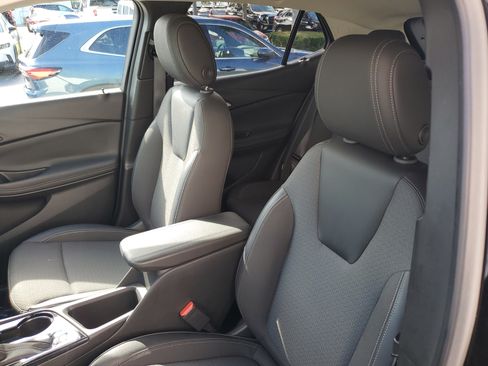 Certified 2024 Buick Encore GX Preferred FWD image 19
