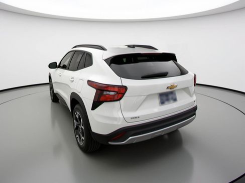 Used 2025 Chevrolet Trax LT image 6