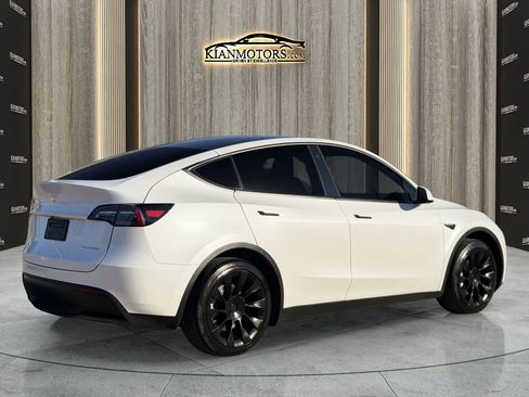 Used 2023 Tesla Model Y Long Range image 3