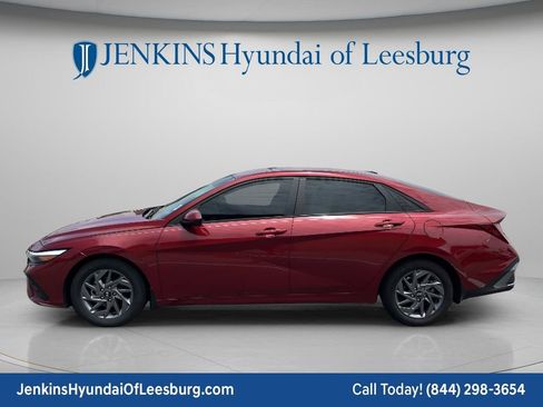 Certified 2024 Hyundai Elantra SEL FWD image 9
